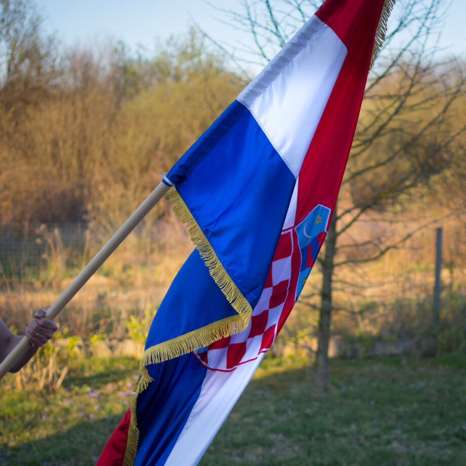 Hrvatska zastava koplje