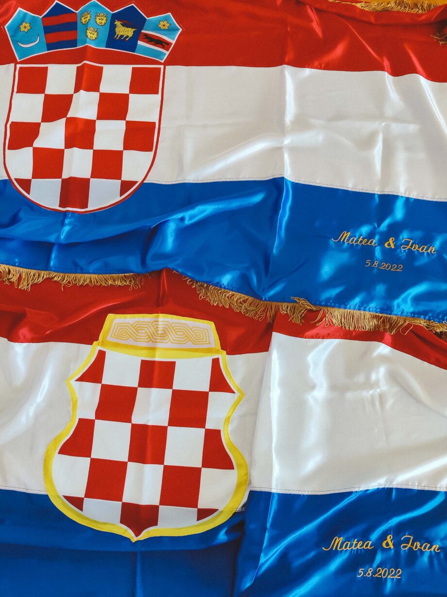 Hrvatska zastava s imenima